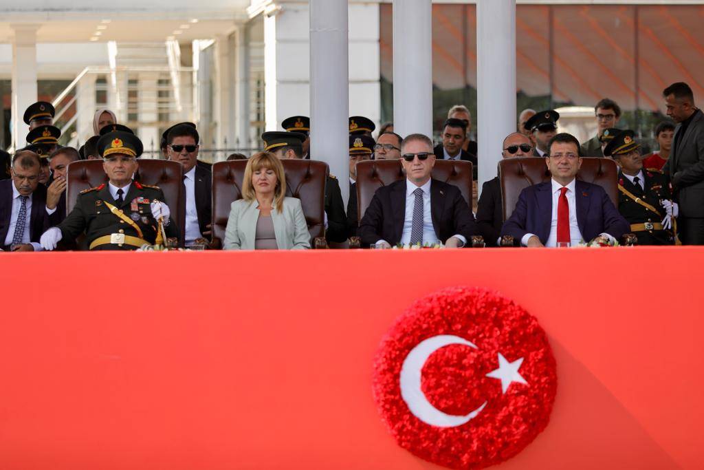 İmamoğlu 30 Ağustos'ta konuştu: Cumhuriyet'e ve Atatürk'e layık bireyler olmayı inşallah başarırız 12